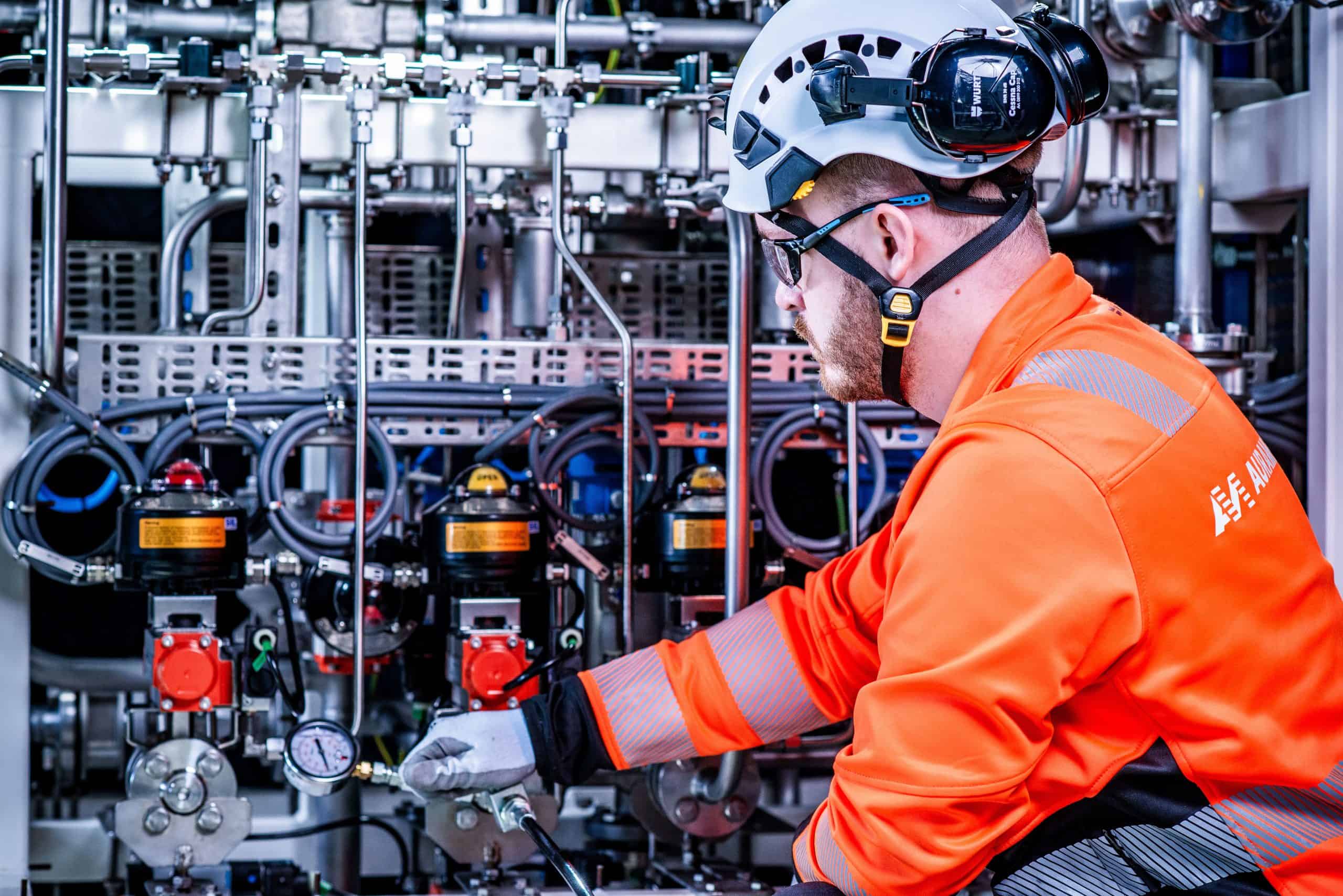 Auramarine experts working