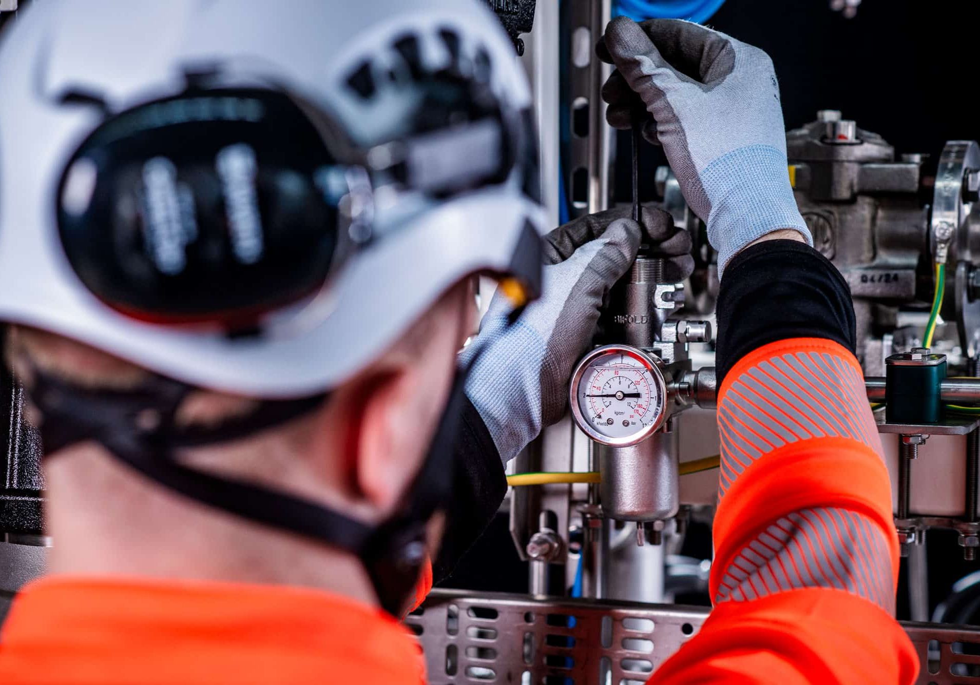 Auramarine service engineer